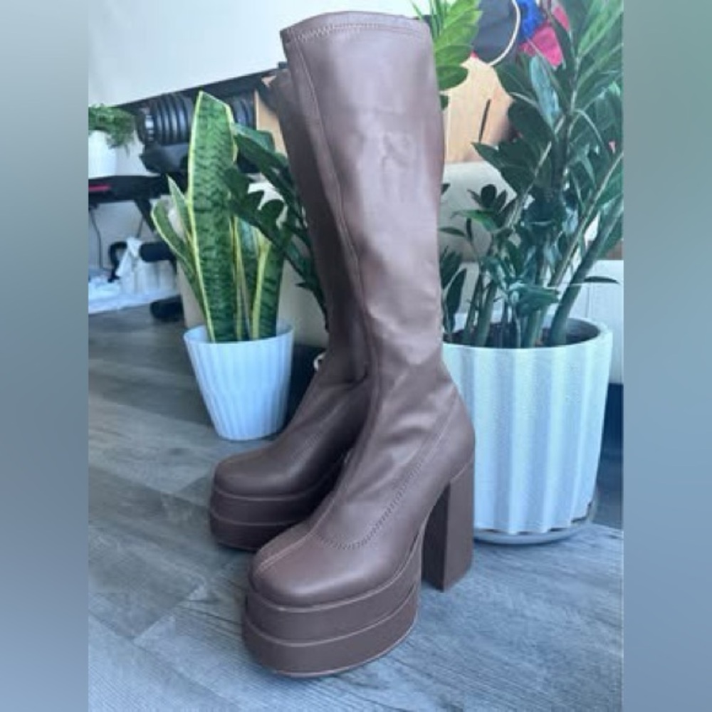 STEVE MADDEN BROWN PLATFORM BOOTS